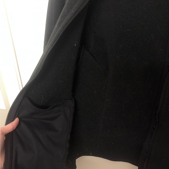 Patagonia Black Full-Zip Fleece Jacket with Small Logo - Picture 6 of 14